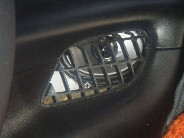 6x8'' PIONEER SPEAKERS IN REAR
