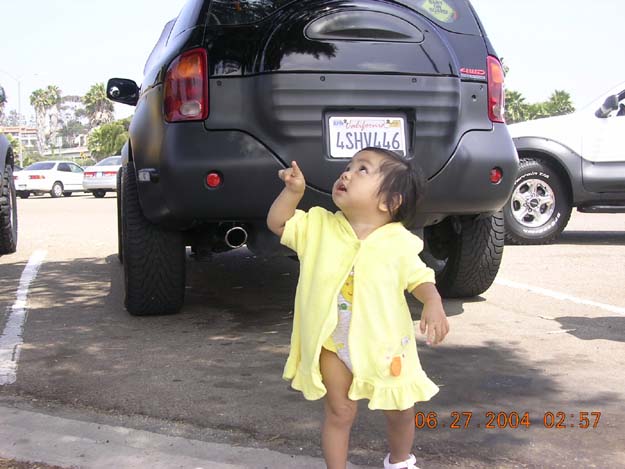 brina_pointing_up