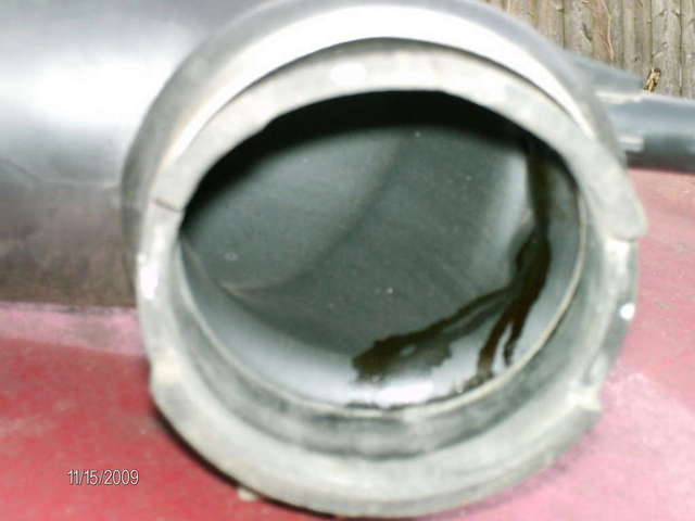 Air intake with oil deposits
