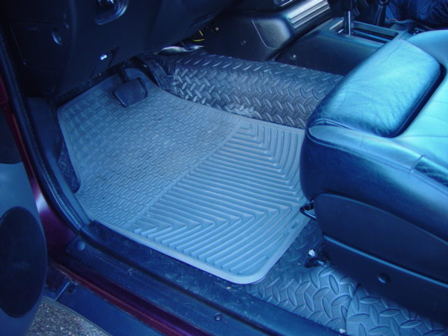 Rubber floor mat