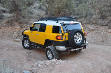 FJ back wheel in a hole, but suspension flex is good! Torques out of it!