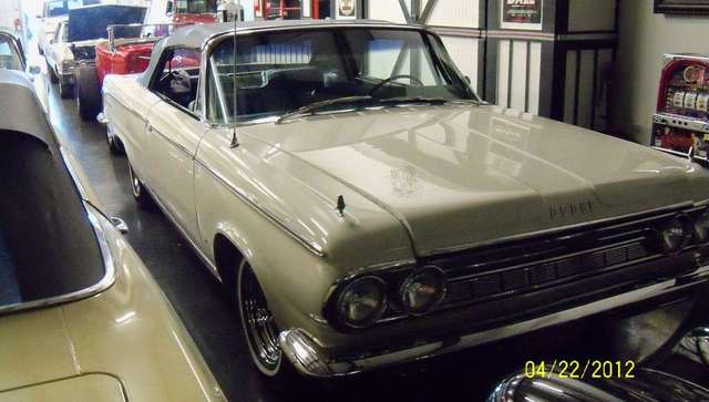 Dodge 880