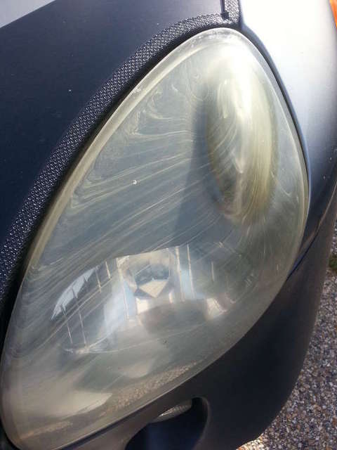 Streaking driver headlight