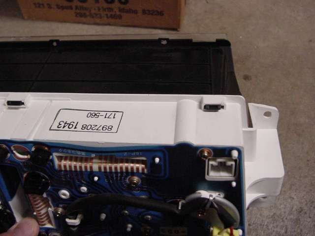 Cluster bezel attachment