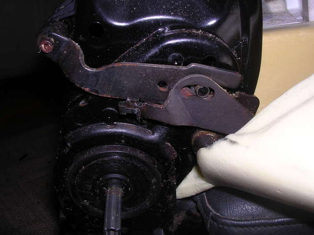 Reclining mechanism and retaining clip
