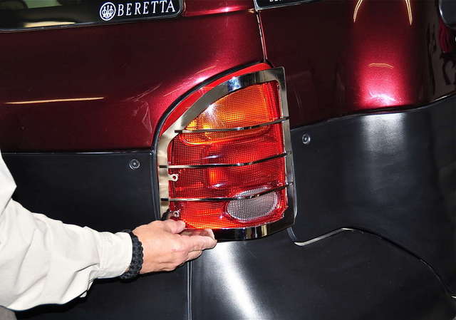 STAINLESS STEEL TAIL LIGHT GUARDS