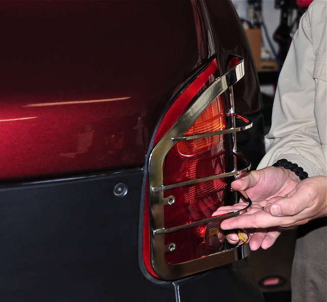 STAINLESS STEEL TAIL LIGHT GUARDS