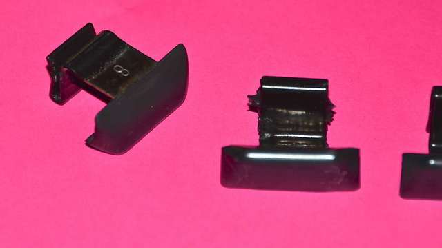Metal clips for rubber window gasket