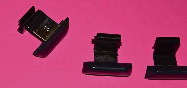 Metal clips for rubber window gasket
