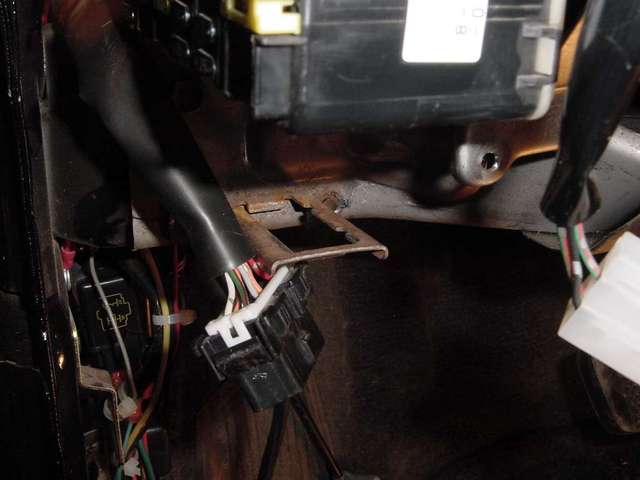 OBDII plug with tabs