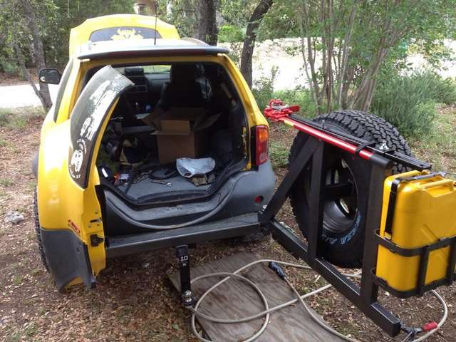 Swing tire carrier