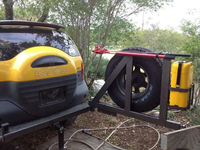 Swing tire carrier