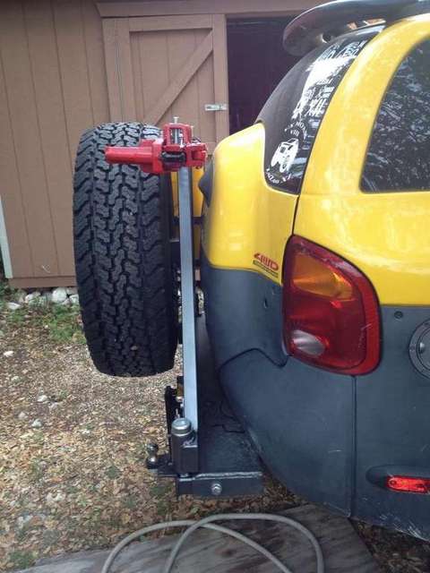 Swing tire carrier