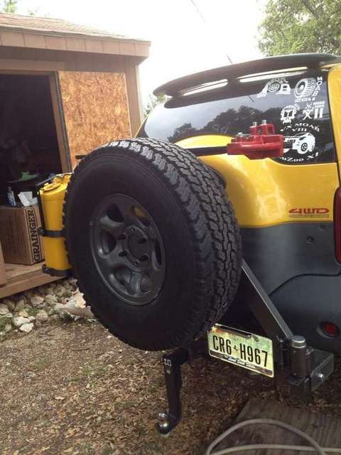 Swing tire carrier