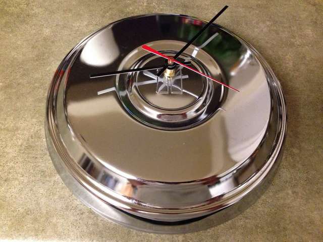 Isuzu Clock