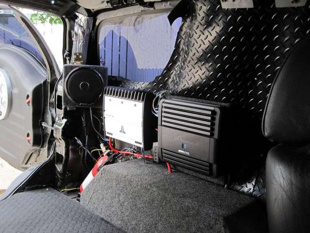 rear_cargo_4