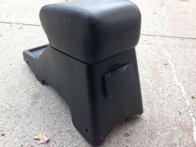 rear_cup_holder_01
