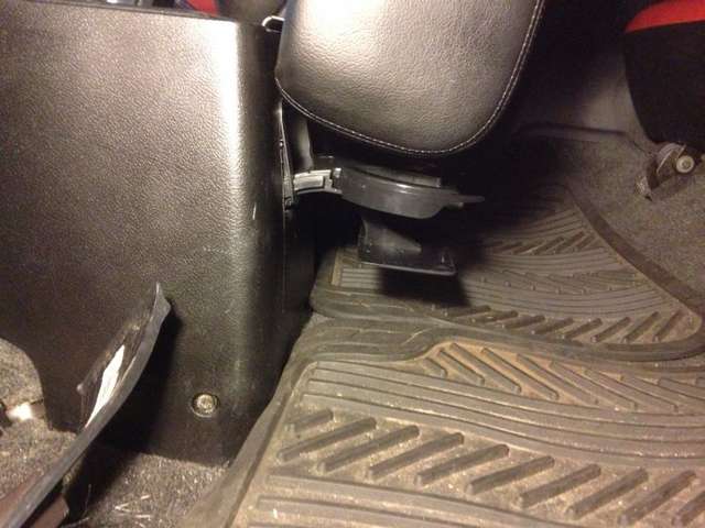 rear_cup_holder_04