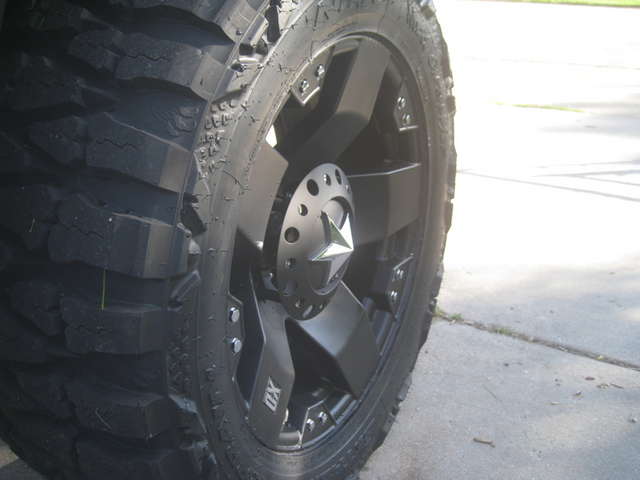 Lifted, 33X12.5 R20, 20&quot; Rockstar wheels