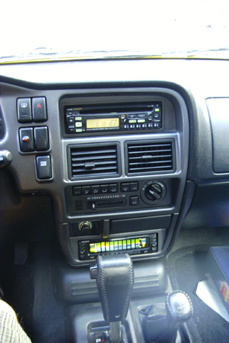 Head unit and EQ