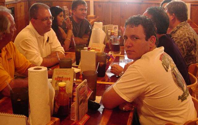 hooters4